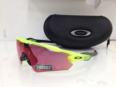 OAKLEY02.jpg